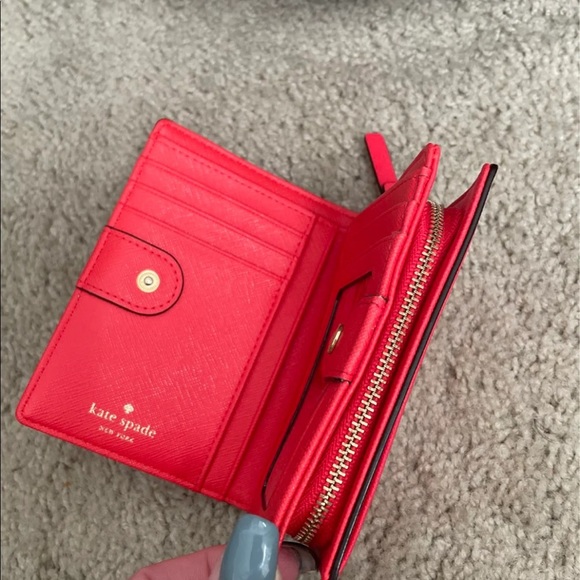 LIKE NEW KATE SPADE WALLET - Picture 5 of 8
